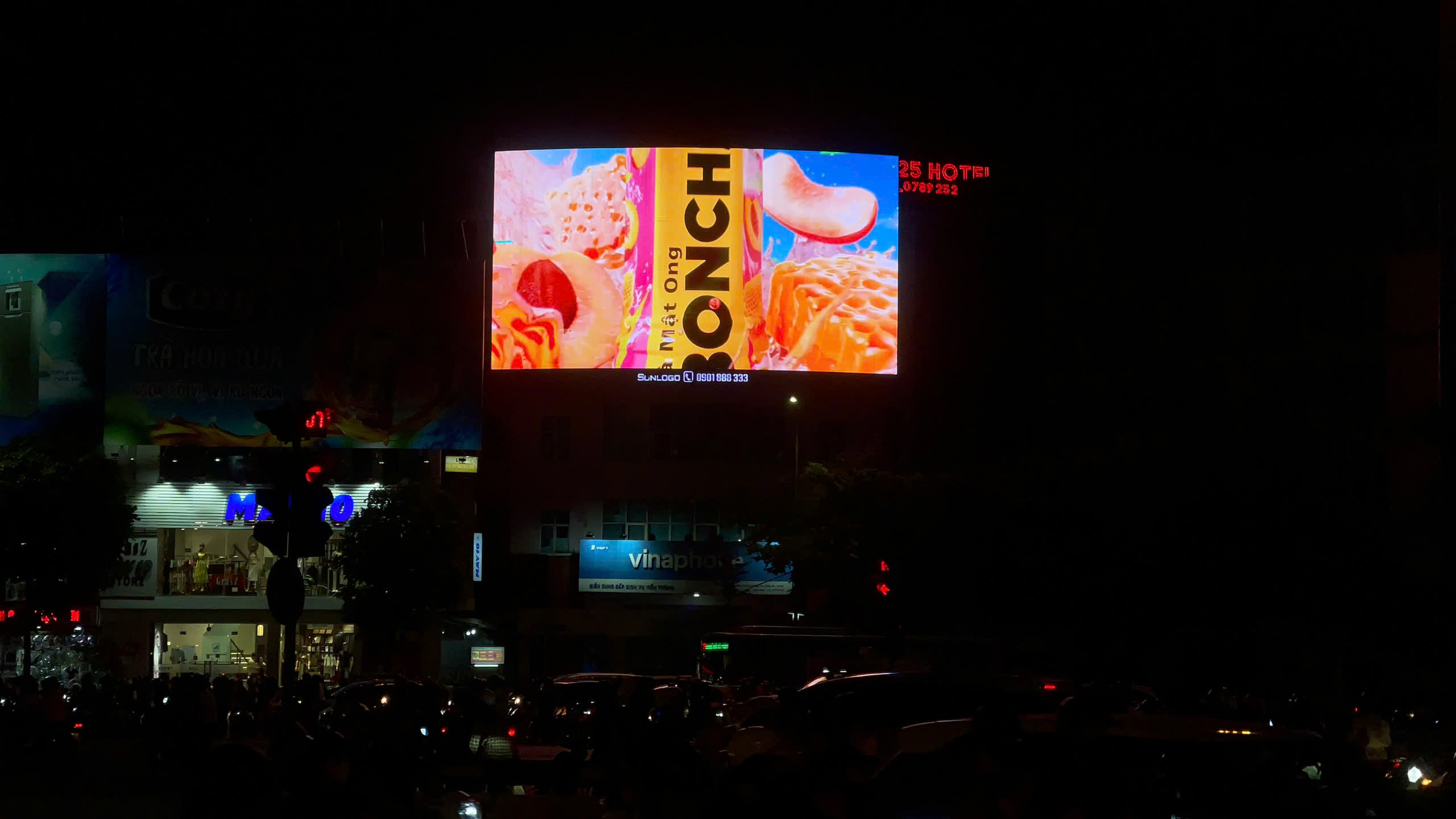 Màn hình led ngã 7 Ô chợ dừa